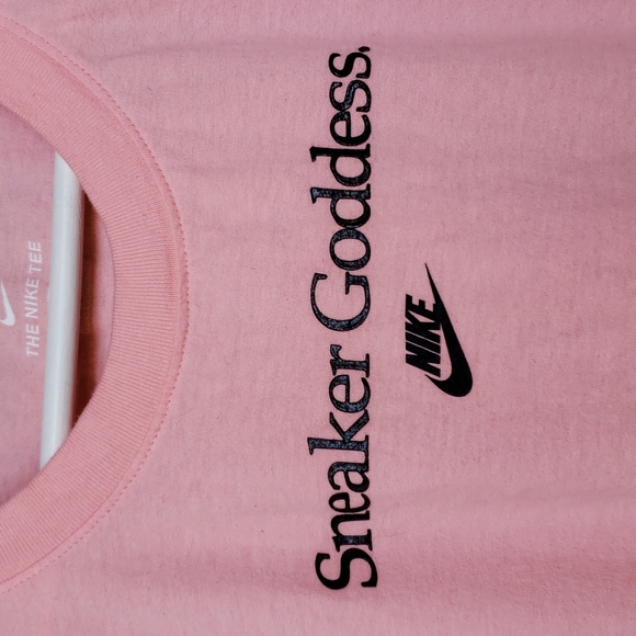 046 NIKE Pink Sneaker Goddess Short Sleeve Essentials Tee sz M Women's T-Shirt - Picture 5 of 10